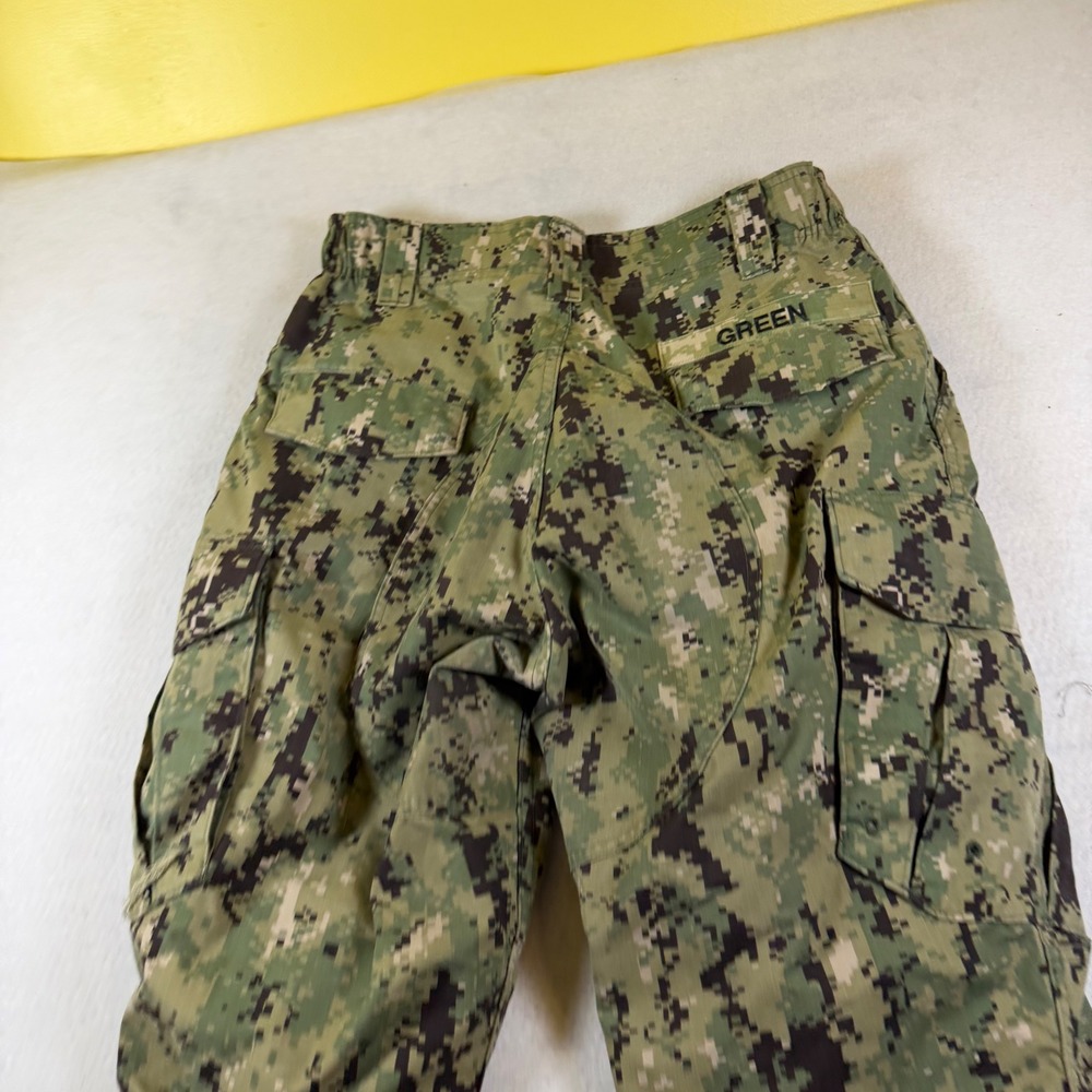US Navy NWU Type III AOR2 Digital Camo Cargo Trousers Medium Long 31-35 Waist